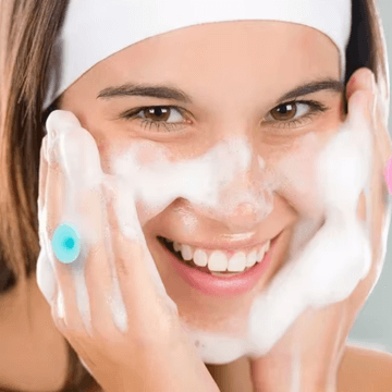 💖 Skincare Facile e Veloce: La Spazzola Manuale che Trasforma la Tua Routine!